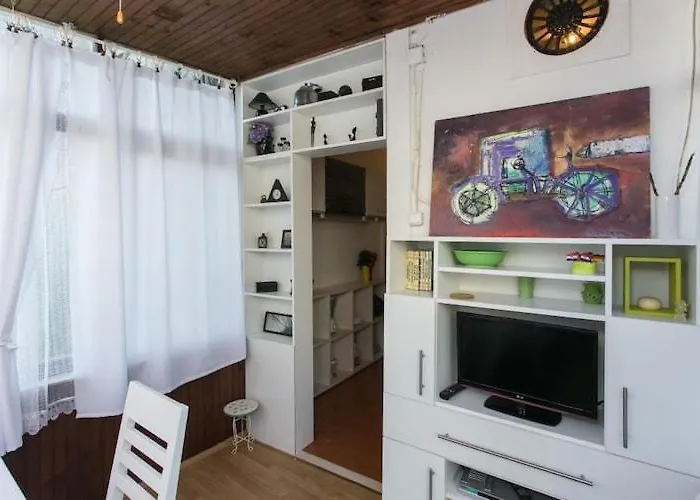 Jeanny - One Bedroom With Terrace